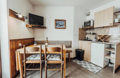 Saint-Nicolas-de-Veroce Apartment | Studio with balcony, parking, and ski storage