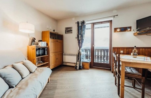 Saint-Nicolas-de-Veroce Apartment | Studio with balcony, parking, and ski storage