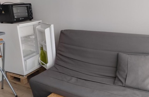 Saint-Martin-des-Tilleuls Apartment | Studio attenant a la maison principale