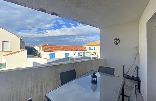 Saintes-Maries-de-la-Mer Apartment | Studio for 3 near sea with parking and air conditioning