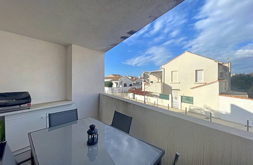 Saintes-Maries-de-la-Mer Apartment | Studio for 3 near sea with parking and air conditioning