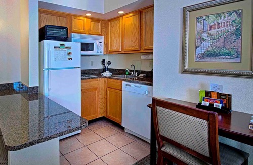 Graysville Apartment | Studio | Free Breakfast Buffet, Pool & Gym Access