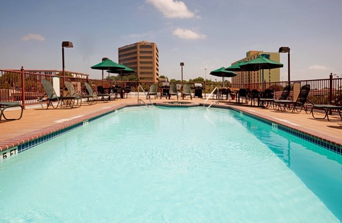 Shearer Hills - Ridgeview Apartment | Studio | Free Breakfast + Outdoor Pool and Hot Tub