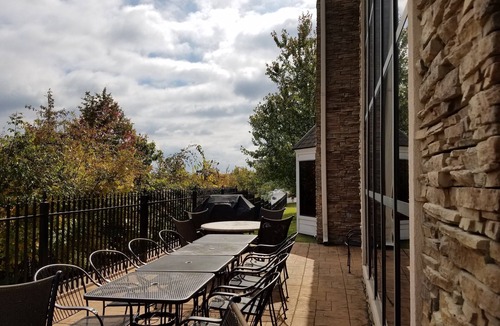 Rogers Apartment | Studio | Free Breakfast + Fitness Center
