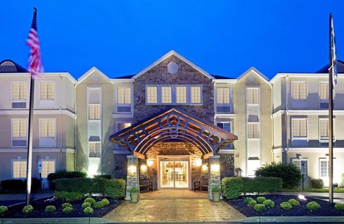 Cranbury Apartment | Studio | Free Breakfast Buffet. Outdoor Pool.