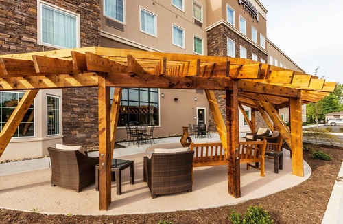 Farragut Apartment | Studio | Free Breakfast + Shared Outdoor Pool!