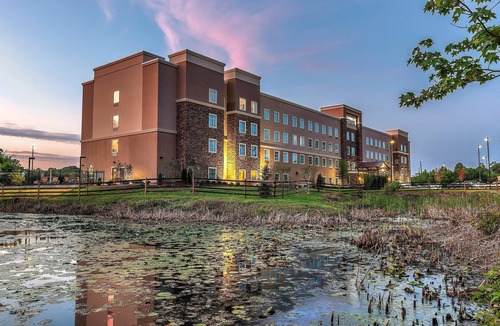 Farragut Apartment | Studio | Free Breakfast + Shared Outdoor Pool!