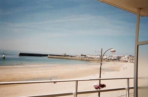 Quiberon Apartment | Studio Front De Mer, for 2 adults, facing the beach, free WIFI.,