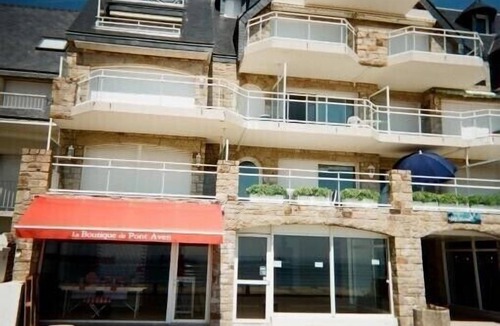 Quiberon Apartment | Studio Front De Mer, for 2 adults, facing the beach, free WIFI.,