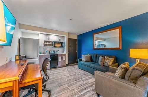 Tempe Apartment | Studio Full Kitchen Tempe Studio w pool, jacuzzi, gym perfect location No Pets