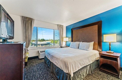 Tempe Apartment | Studio Full Kitchen Tempe Studio w pool, jacuzzi, gym perfect location No Pets