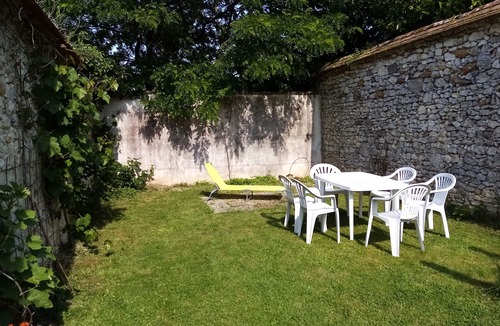 Thomery Apartment | Studio furnished in the forest of Fontainebleau, 2/4 people, Paris, Disneyland.