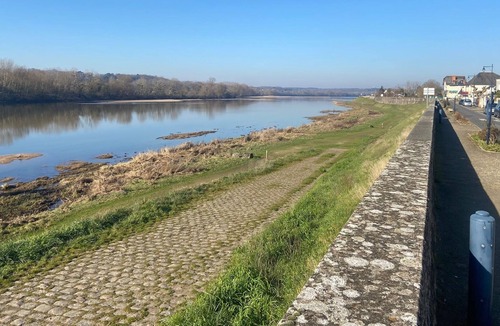 Gennes Apartment | Studio / Gîte sur les Bords de Loire en Centre Ville