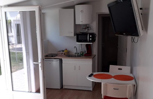 Castres Apartment | STUDIO.GARDEN QUIET wifi 600m hyper center