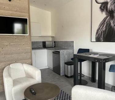 Les Attaques Apartment | Studio Gisèle