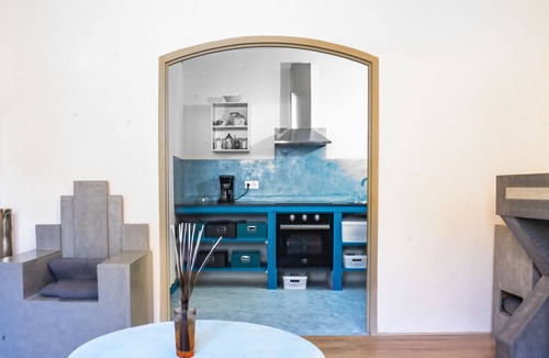 Mirepeisset Apartment | Studio 'Gite Grec' with Wi-Fi and Air Conditioning