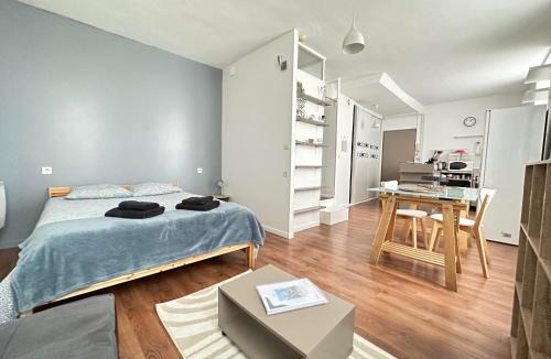 Laon Apartment | Studio Green Velvet