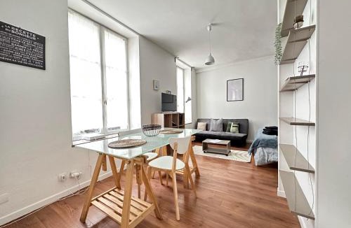 Laon Apartment | Studio Green Velvet