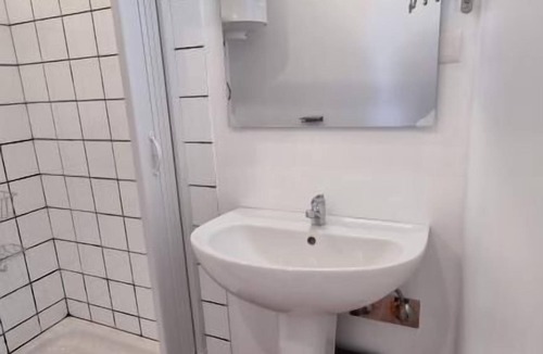 Avesnes-sur-Helpe Apartment | Studio | ground floor | wifi | television