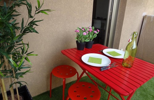 Croix Rousse Apartment | STUDIO "HIGH ON THE HILL", ideally located in Lyon