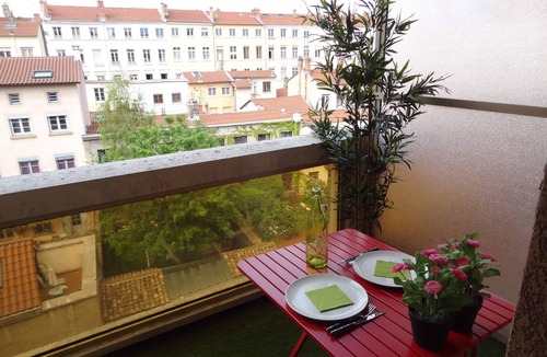 Croix Rousse Apartment | STUDIO "HIGH ON THE HILL", ideally located in Lyon