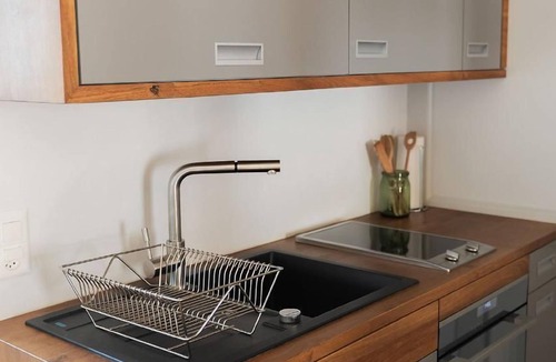 Bottighofen Apartment | Studio holiday flat - 38 m2- with garden use