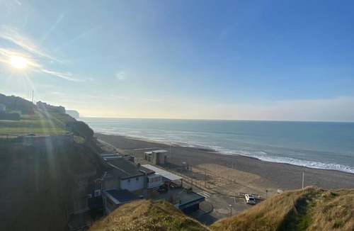Mesnil-Val-Plage Apartment | Studio Horizon Bleu (5-minute walk from the sea)