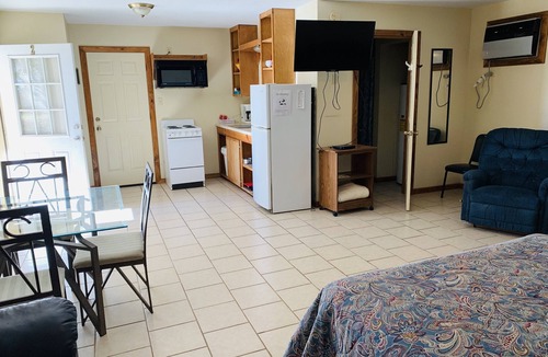 Milam Hotel | Studio hotel unit with kitchen
