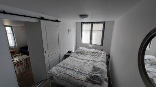 Chinon Apartment | "Studio Hyper centre à l'ombre du chateau"