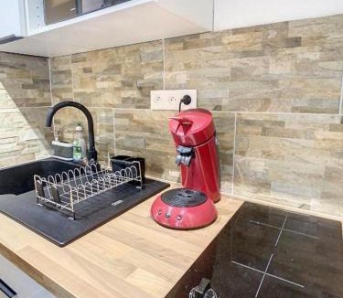 Saint-Acheul Apartment | STUDIO HYPER CENTRE SAFARI TOUT ÉQUIPÉ WIFI NETFLIX 2PERS
