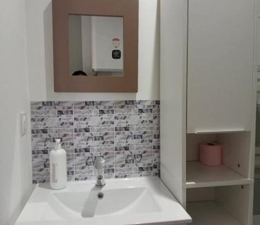 Villedieu-les-Poeles Apartment | Studio hyper centre