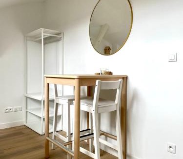 Casteljaloux Apartment | Studio Hypercentre Casteljaloux - Moderne - Calme - Wifi - TV -