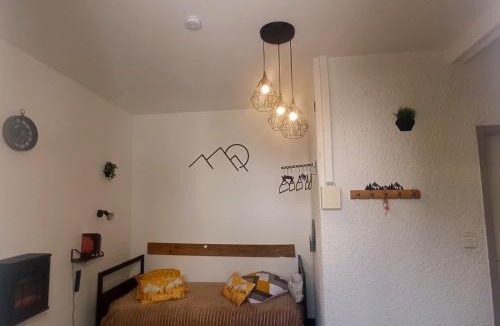 Argeles Gazost Apartment | Studio hypercentre, hyper calme à Argelès-Gazost, TOUT inclus