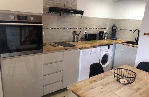 Saint-Martin-de-Bromes Apartment | Studio in Provence, 5 minutes from Gréoux les Bains.