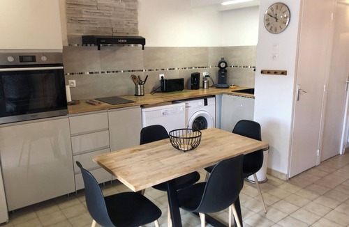 Saint-Martin-de-Bromes Apartment | Studio in Provence, 5 minutes from Gréoux les Bains.