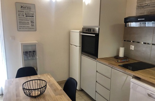 Saint-Martin-de-Bromes Apartment | Studio in Provence, 5 minutes from Gréoux les Bains.