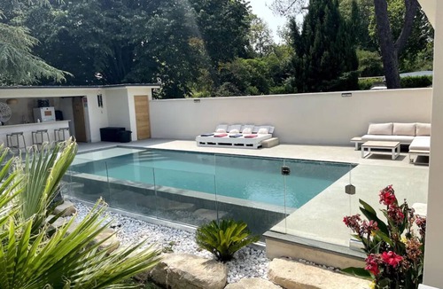 Bagnols-sur-Ceze Apartment | Studio Idéal Pour un Couple à 100m D'une Rivière