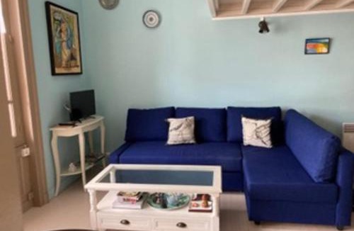 Villers-sur-Mer Apartment | Studio in a 19th century villa with parking