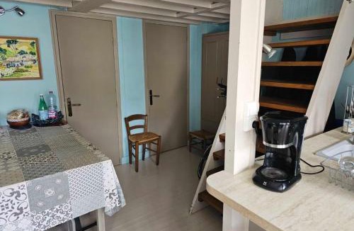 Villers-sur-Mer Apartment | Studio in a 19th century villa with parking