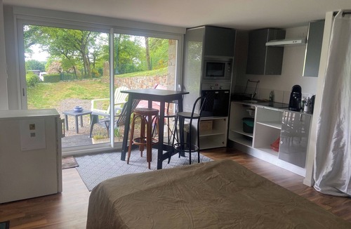 Cordemais Apartment | Studio in a country home