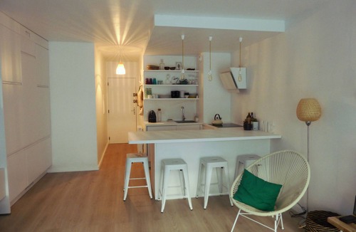 Juan-les-Pins Apartment | Studio in a green setting