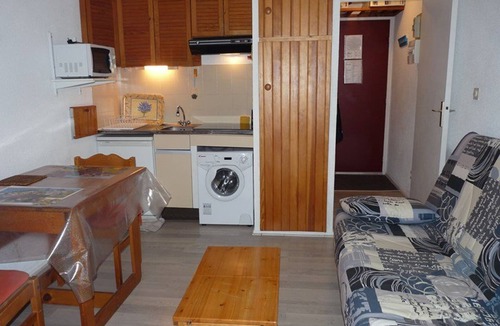 La Faviere Apartment | Studio in Bormes-les-Mimosas with balcony and private parking