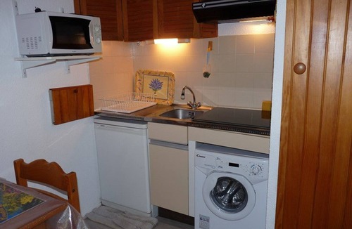 La Faviere Apartment | Studio in Bormes-les-Mimosas with balcony and private parking