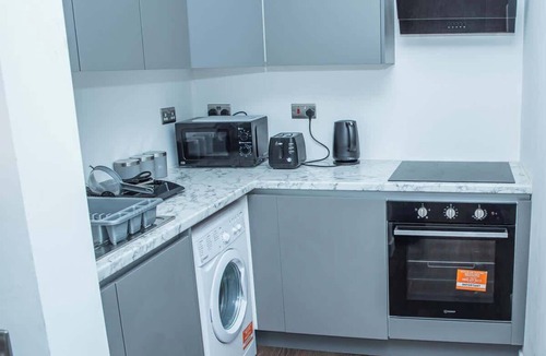 Aylesbury Apartment | Studio in Buckinghamshire with Secured Parking