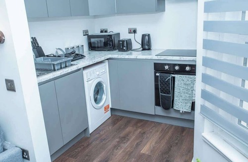 Aylesbury Apartment | Studio in Buckinghamshire with Secured Parking