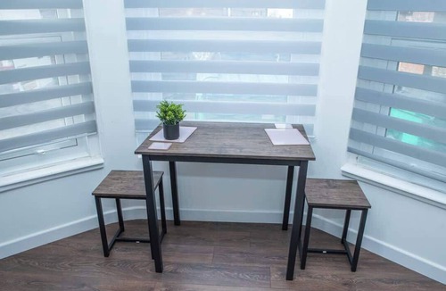 Aylesbury Apartment | Studio in Buckinghamshire with Secured Parking