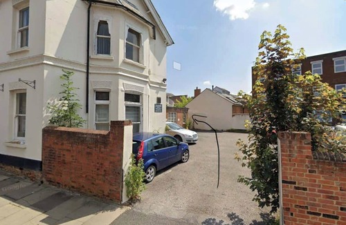 Aylesbury Apartment | Studio in Buckinghamshire with Secured Parking