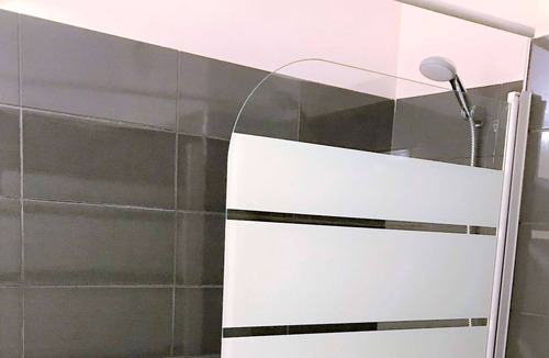 Saint Genes Apartment | Studio in chic neighborhoods (number 5)