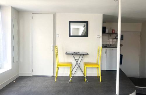Poitiers Apartment | Studio in city center