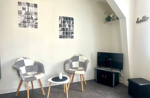 Poitiers Apartment | Studio in city center